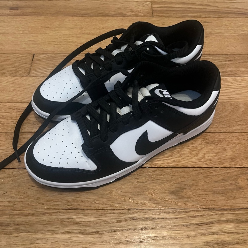 Nike Men's Black and White Sneakers
